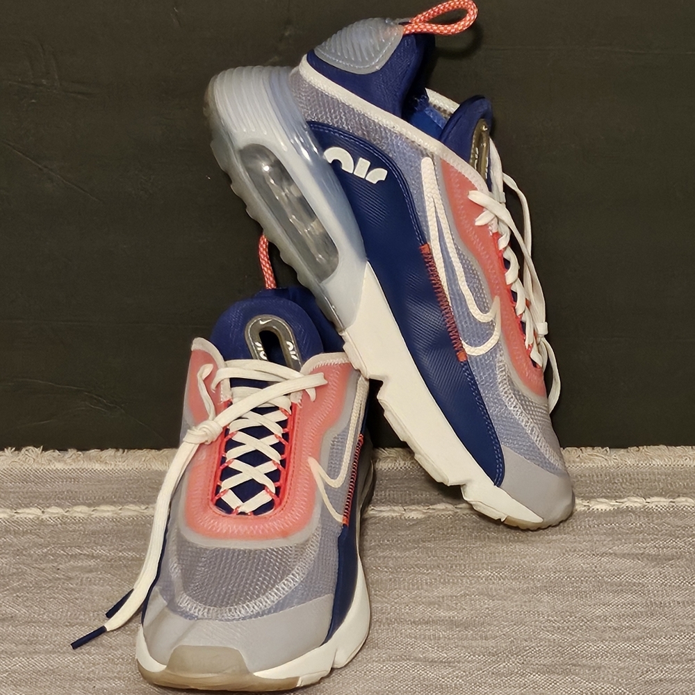 Nike Air Max 2090 USA Running Shoes, M9, Worn only a few times, Excellent Cond.